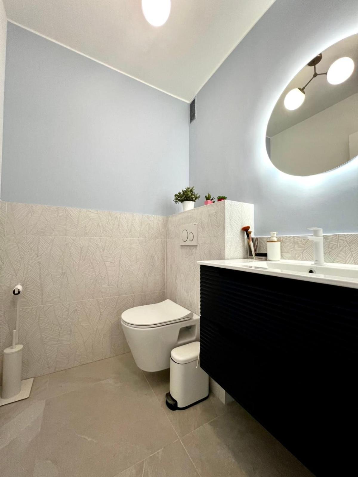 Seafront One Bedroom Apartment With A Terrasse Swimming Pool And A Parking 昂蒂布 外观 照片